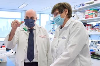weissman and kariko in the lab